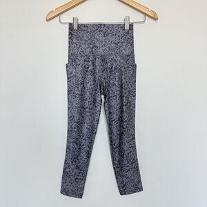Athleta Leggings Womens XXS Gray Salutation Stash Pocket Capri Print Yoga Pants